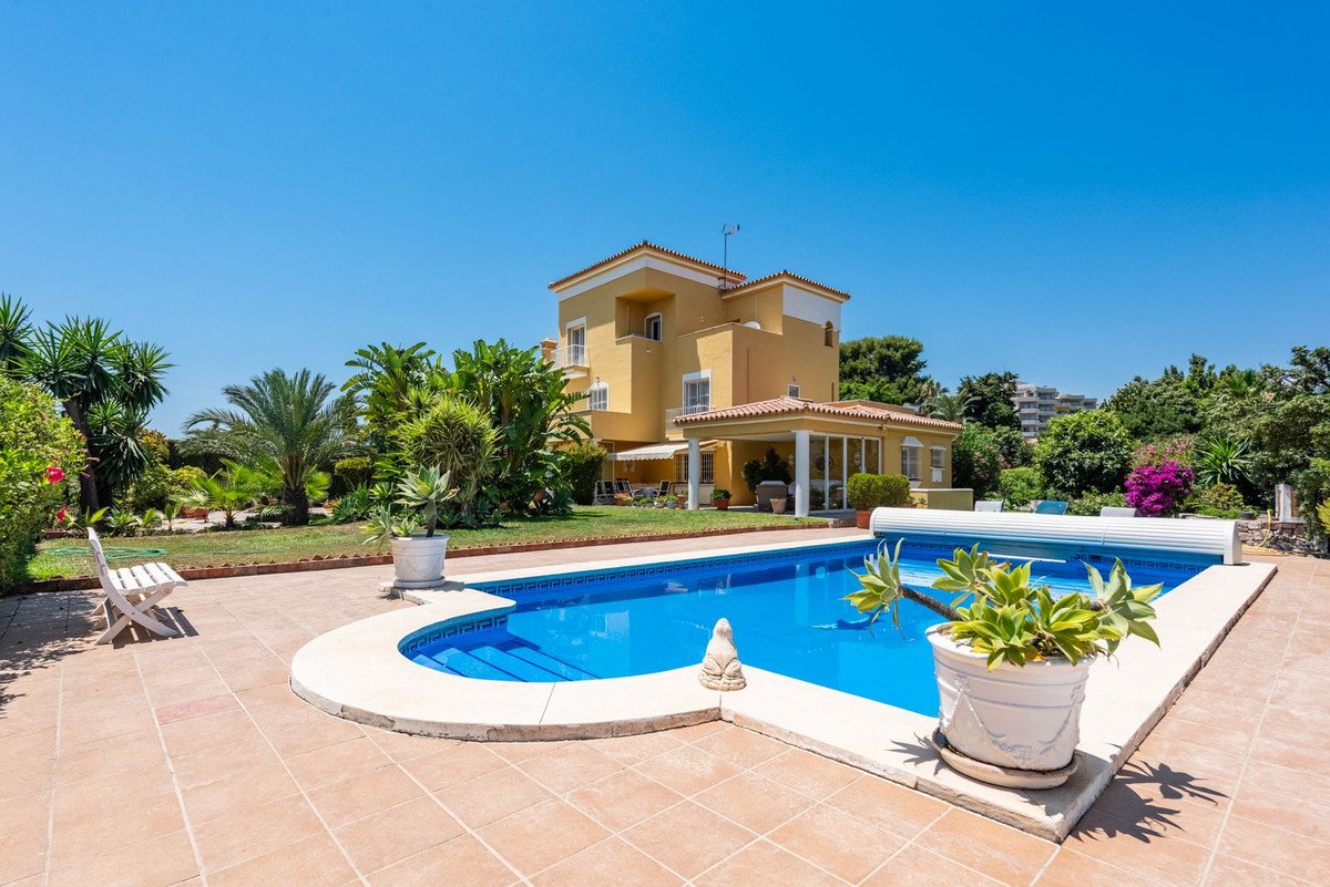 5 Bed Detached Villa in Atalaya