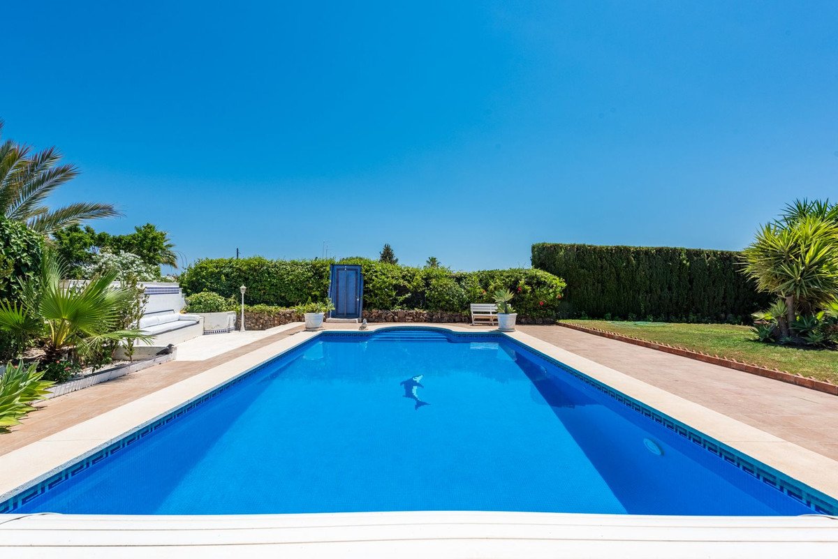 5 Bed Detached Villa in Atalaya