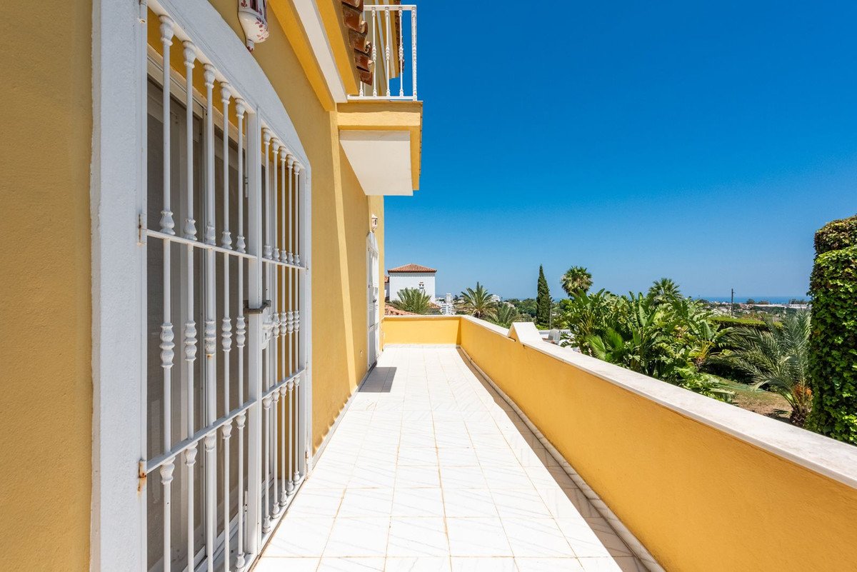 5 Bed Detached Villa in Atalaya