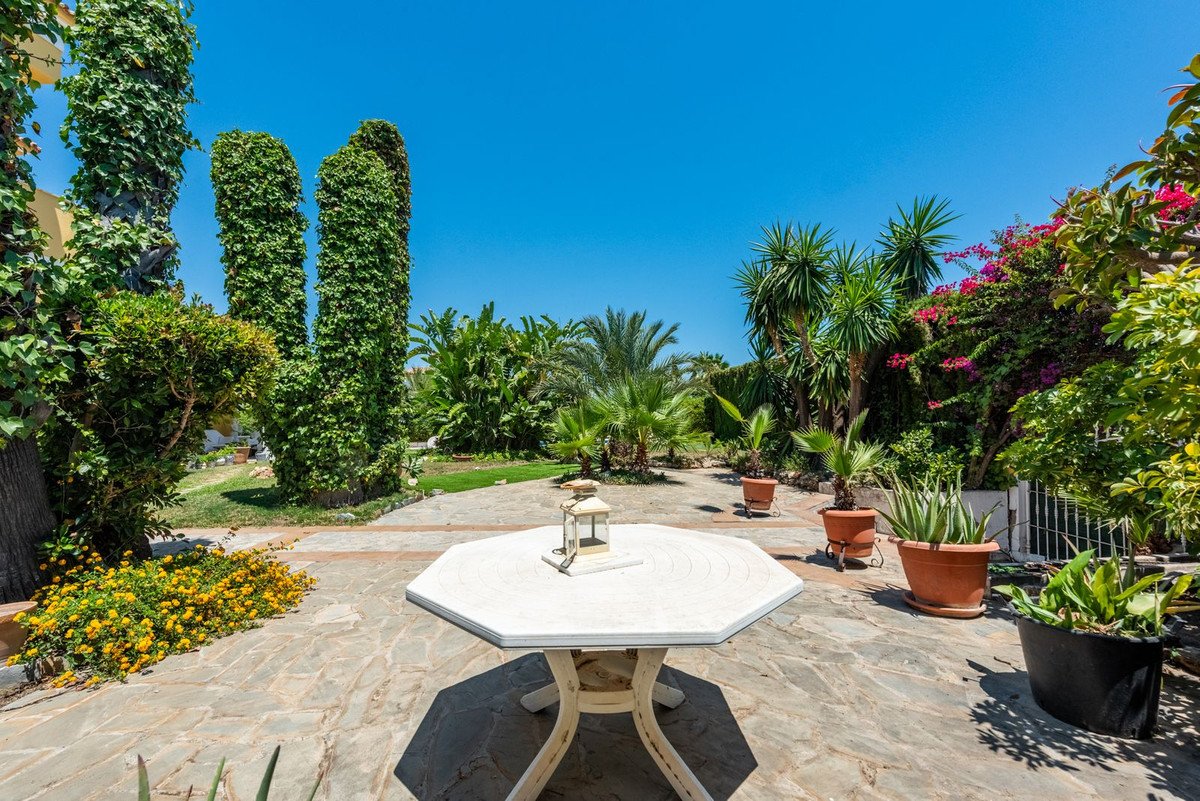 5 Bed Detached Villa in Atalaya