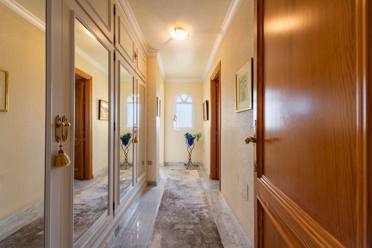 5 Bed Detached Villa in Atalaya