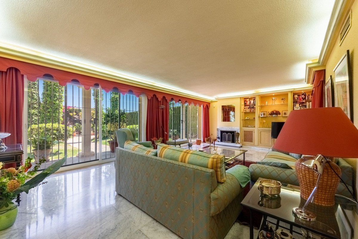5 Bed Detached Villa in Atalaya
