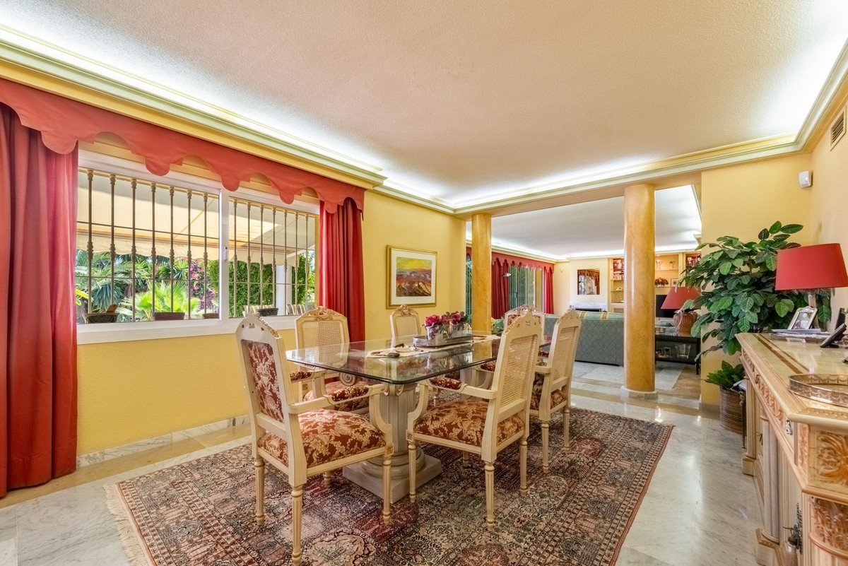 5 Bed Detached Villa in Atalaya