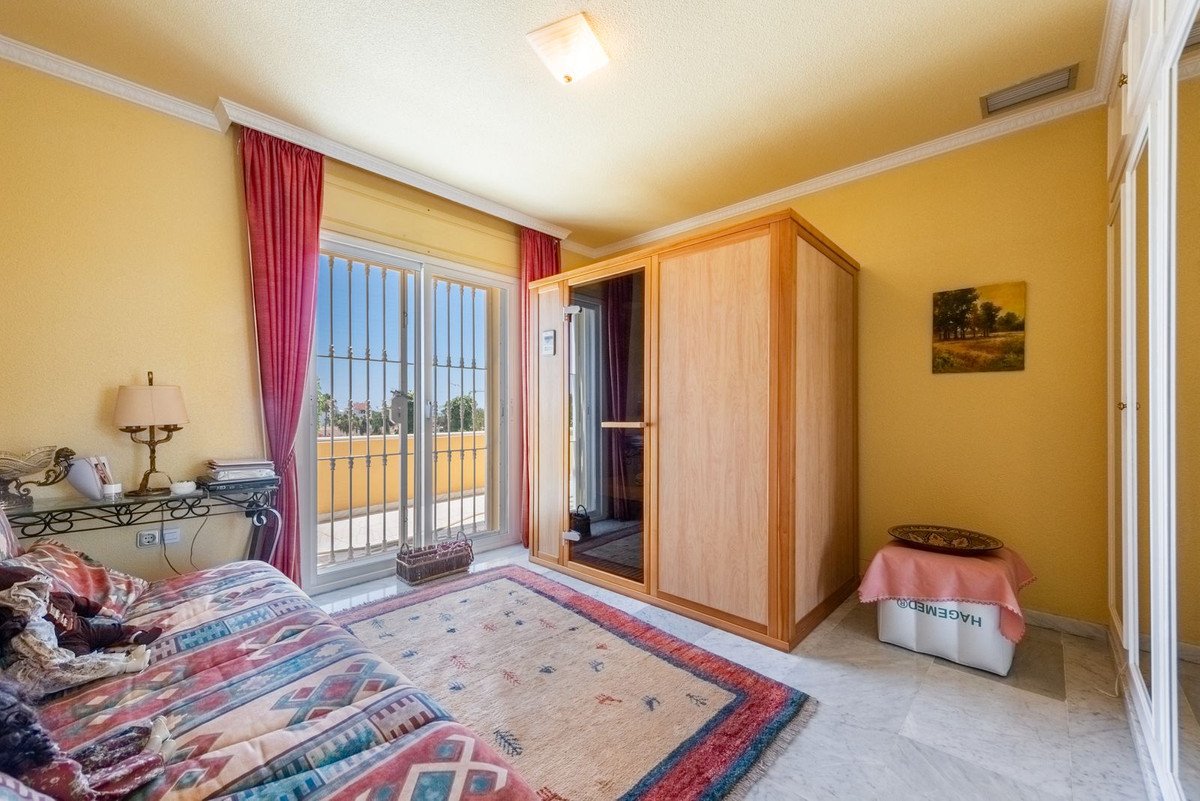 5 Bed Detached Villa in Atalaya