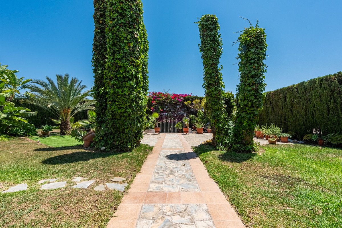 5 Bed Detached Villa in Atalaya