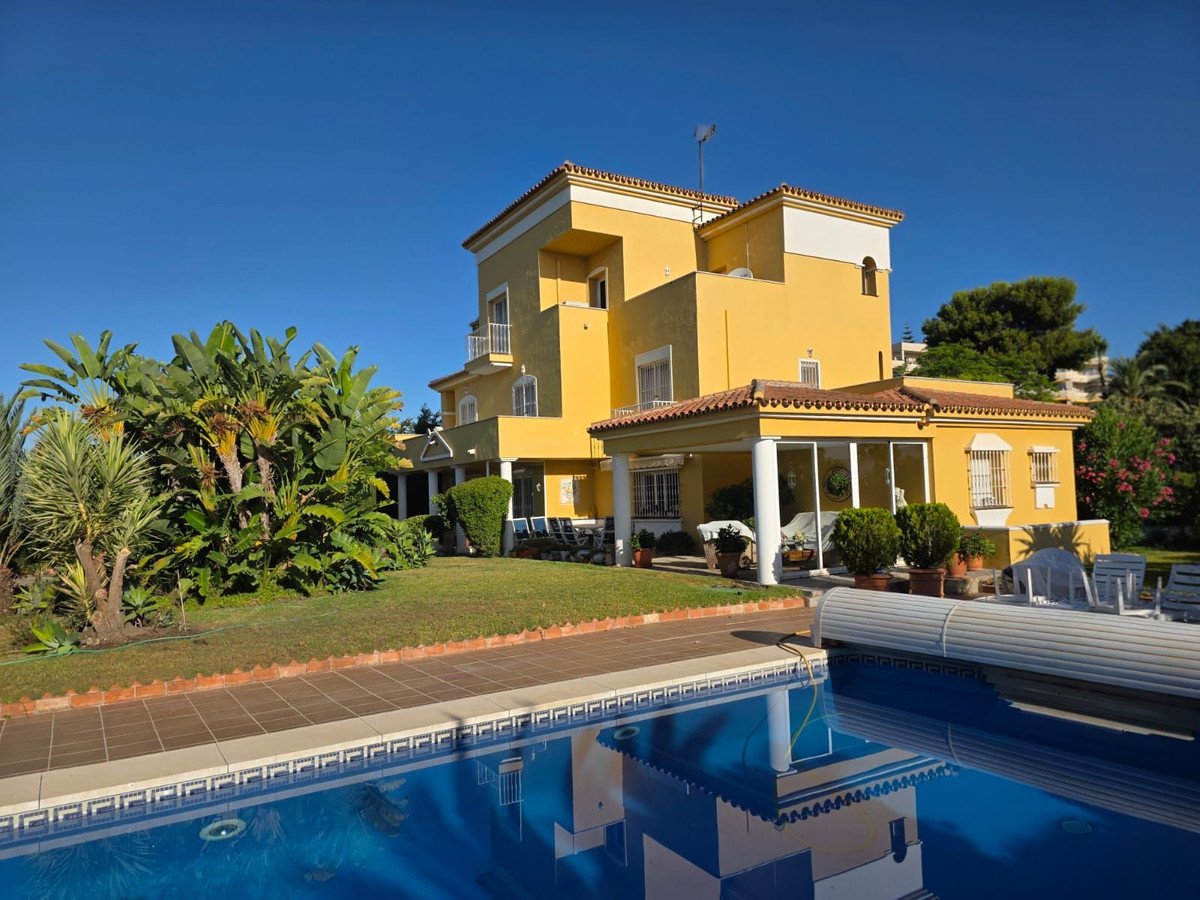 5 Bed Detached Villa in Atalaya