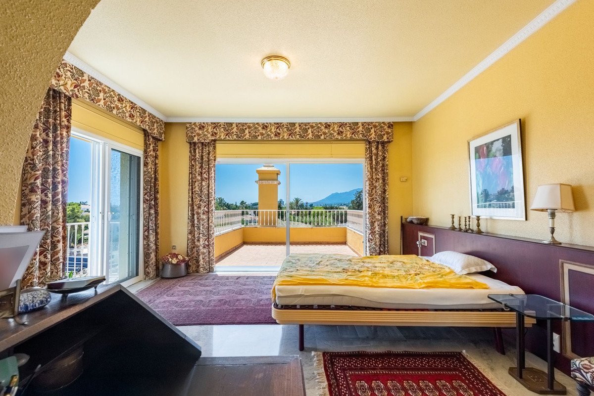 5 Bed Detached Villa in Atalaya