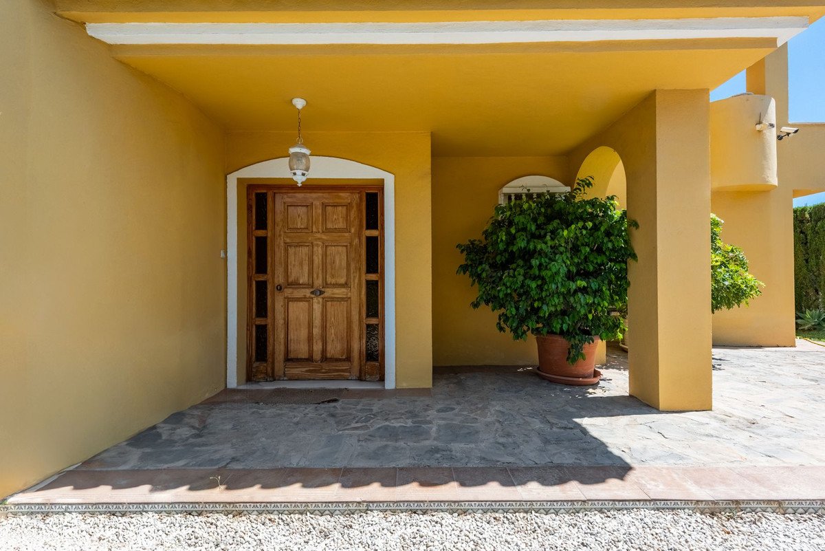 5 Bed Detached Villa in Atalaya