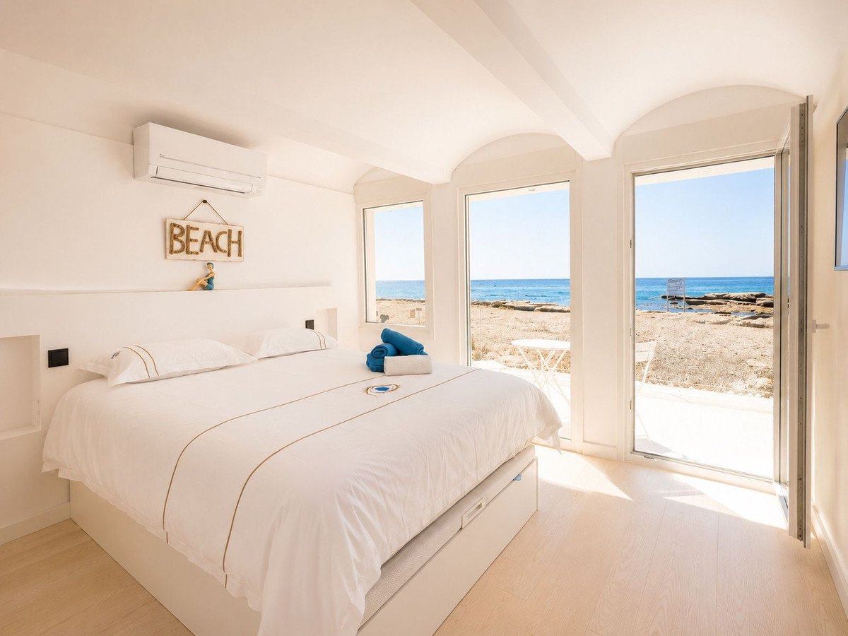 4 Bed Semi-Detached House in Estepona