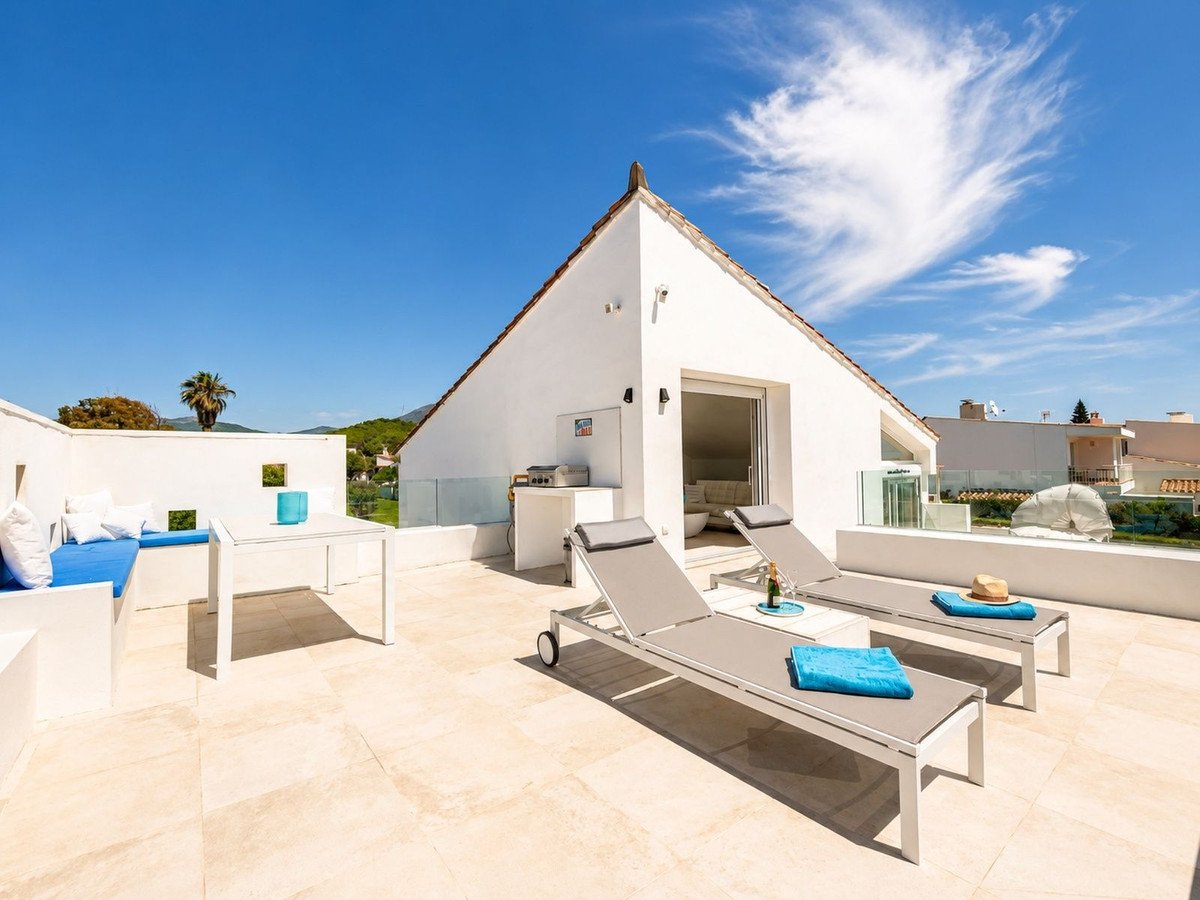 4 Bed Semi-Detached House in Estepona