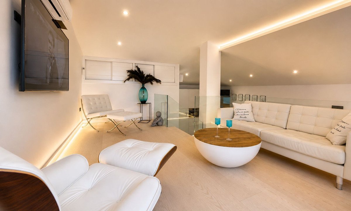 4 Bed Semi-Detached House in Estepona