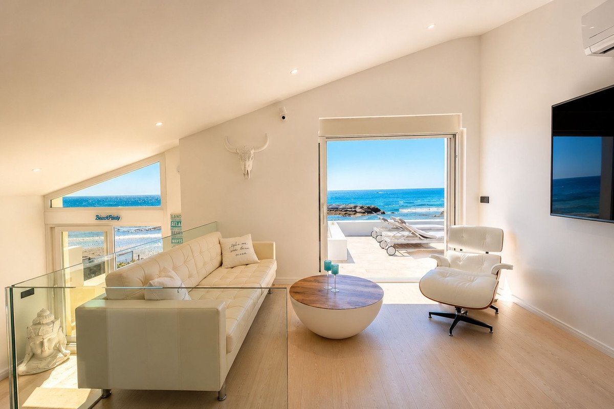 4 Bed Semi-Detached House in Estepona
