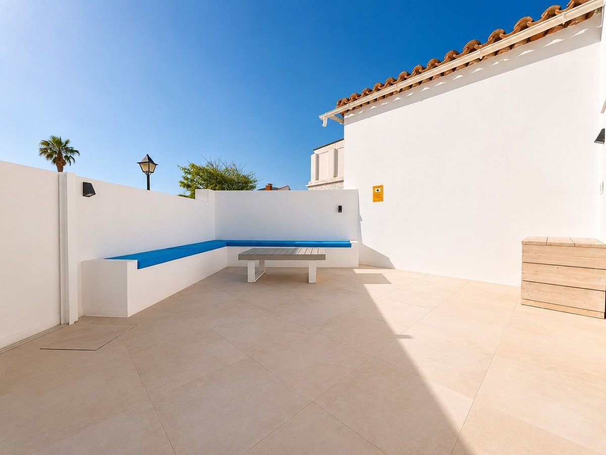 4 Bed Semi-Detached House in Estepona