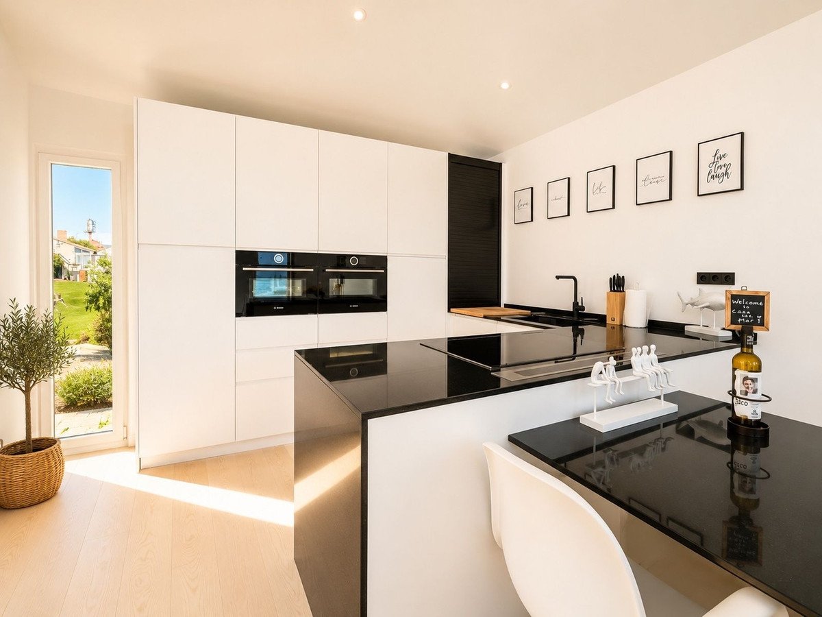 4 Bed Semi-Detached House in Estepona