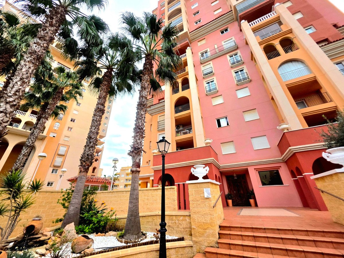 2 Bed Middle Floor Apartment in Torrevieja