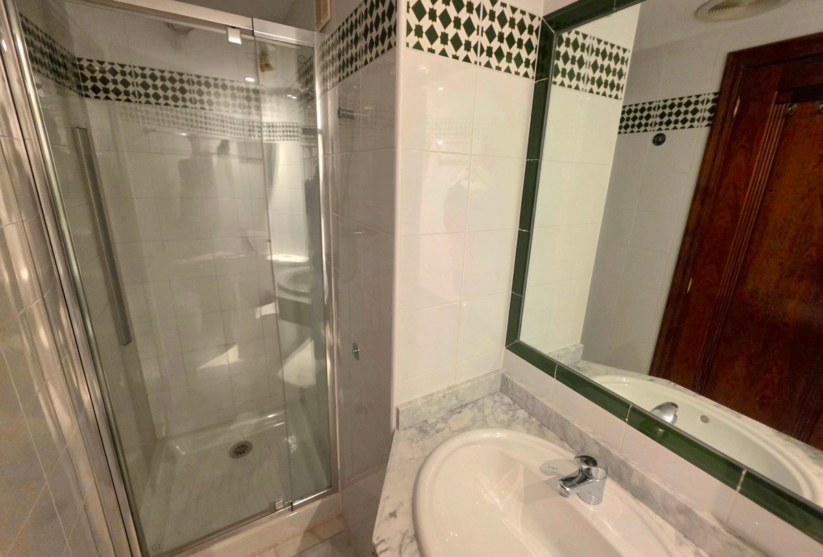 2 Bed Middle Floor Apartment in Torrevieja