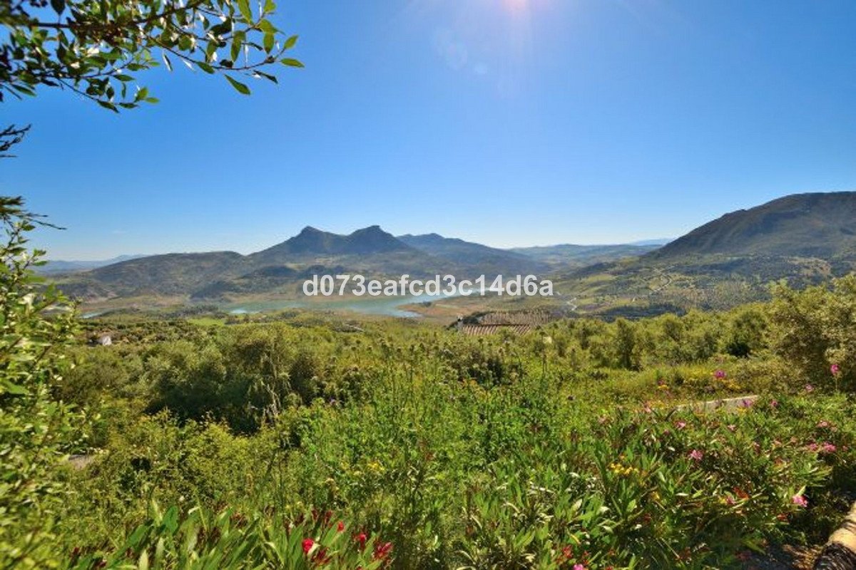5 Bed Detached Villa in Zahara de la Sierra