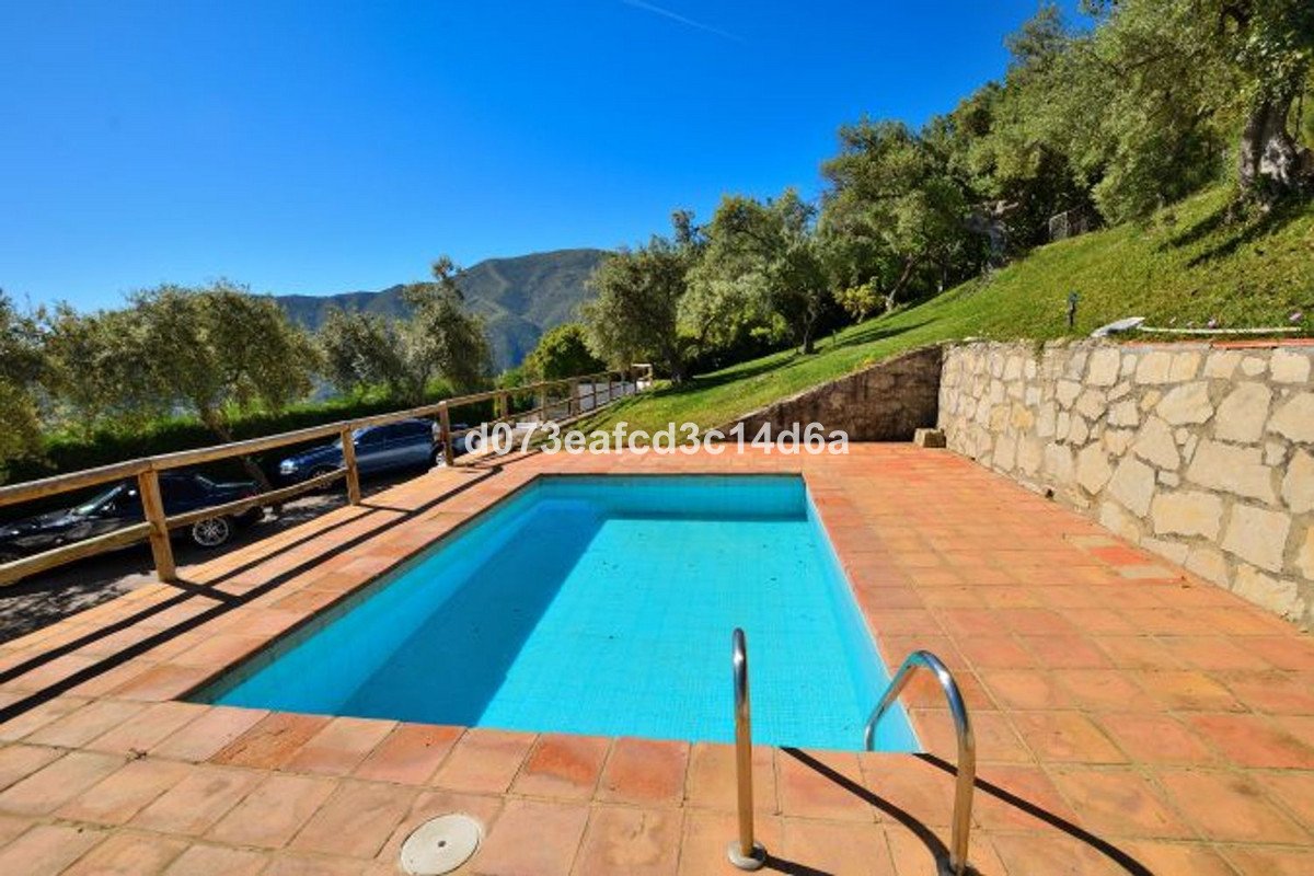 5 Bed Detached Villa in Zahara de la Sierra
