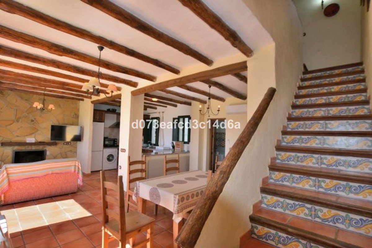5 Bed Detached Villa in Zahara de la Sierra