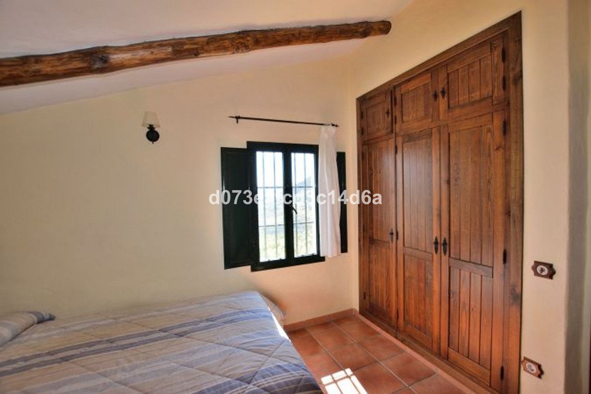 5 Bed Detached Villa in Zahara de la Sierra