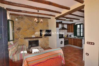 5 Bed Detached Villa in Zahara de la Sierra