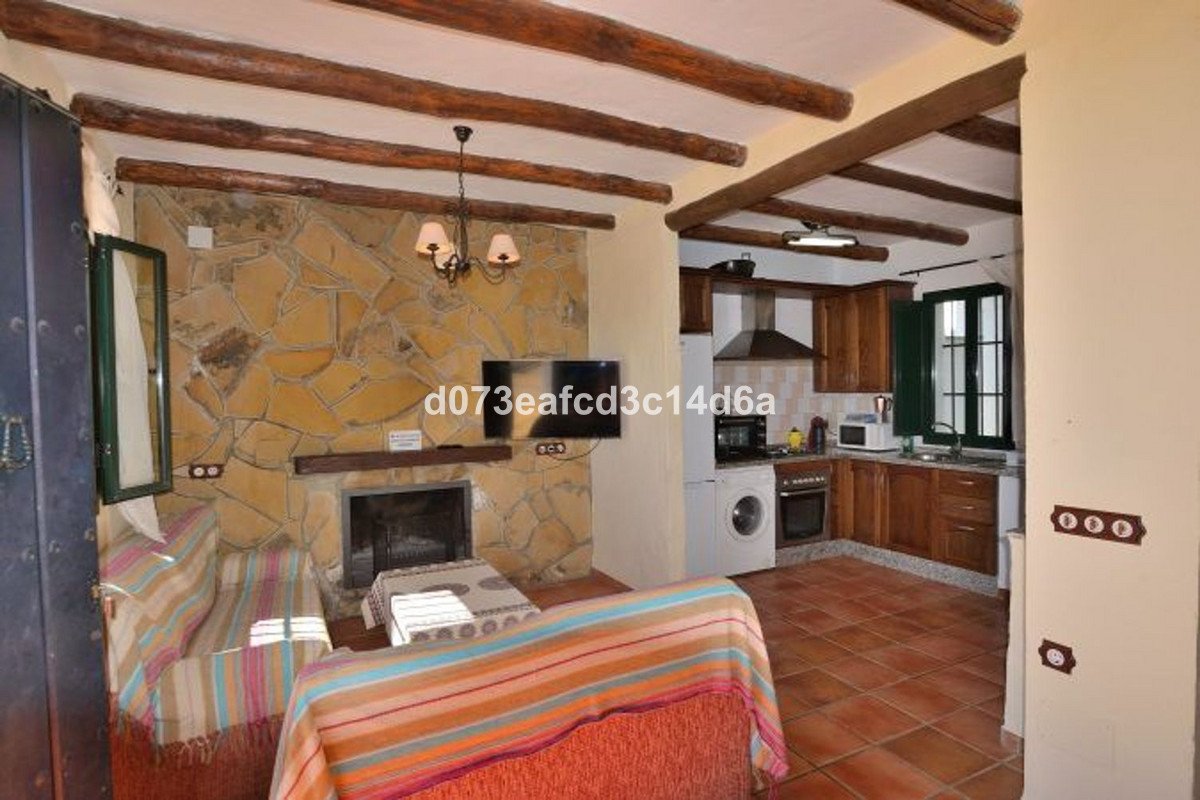 5 Bed Detached Villa in Zahara de la Sierra