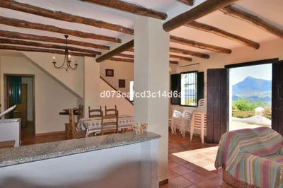 5 Bed Detached Villa in Zahara de la Sierra