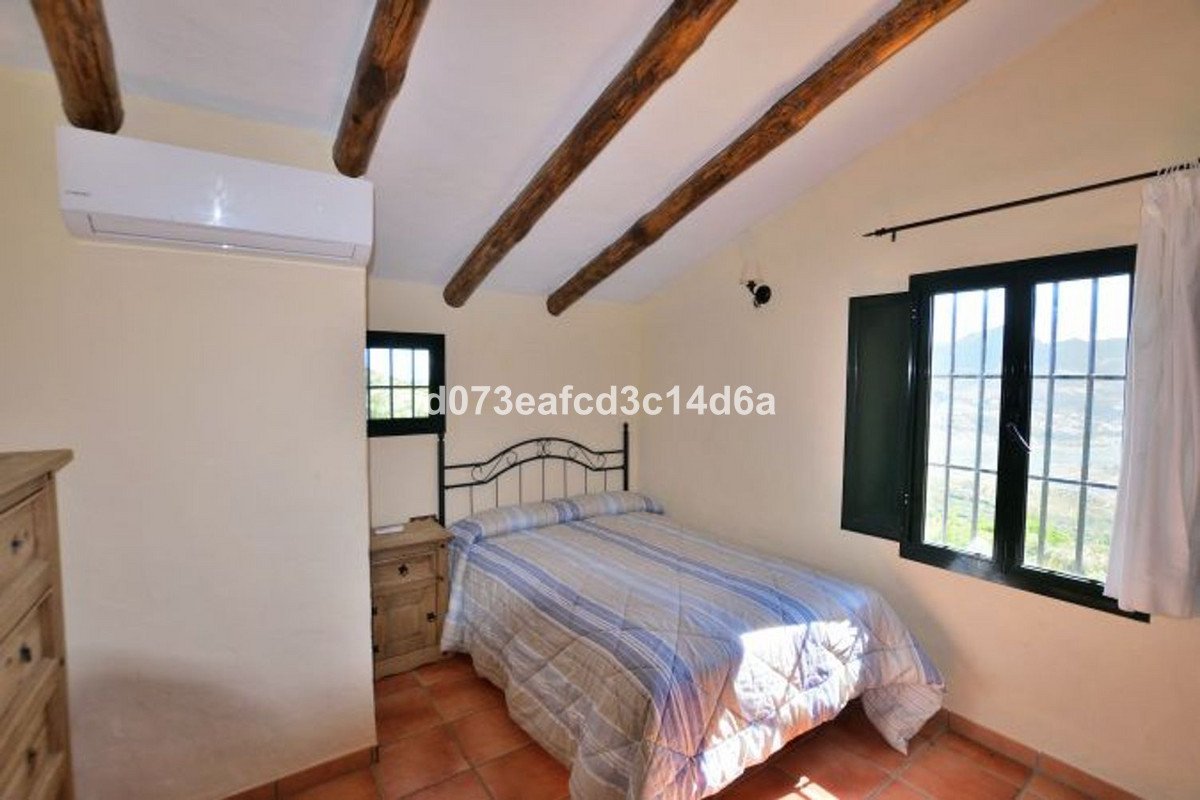 5 Bed Detached Villa in Zahara de la Sierra