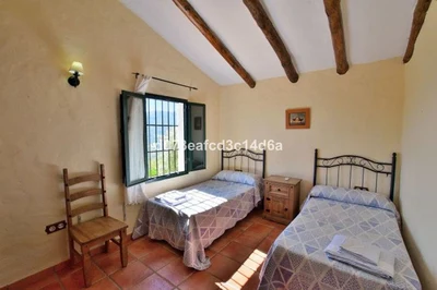 5 Bed Detached Villa in Zahara de la Sierra