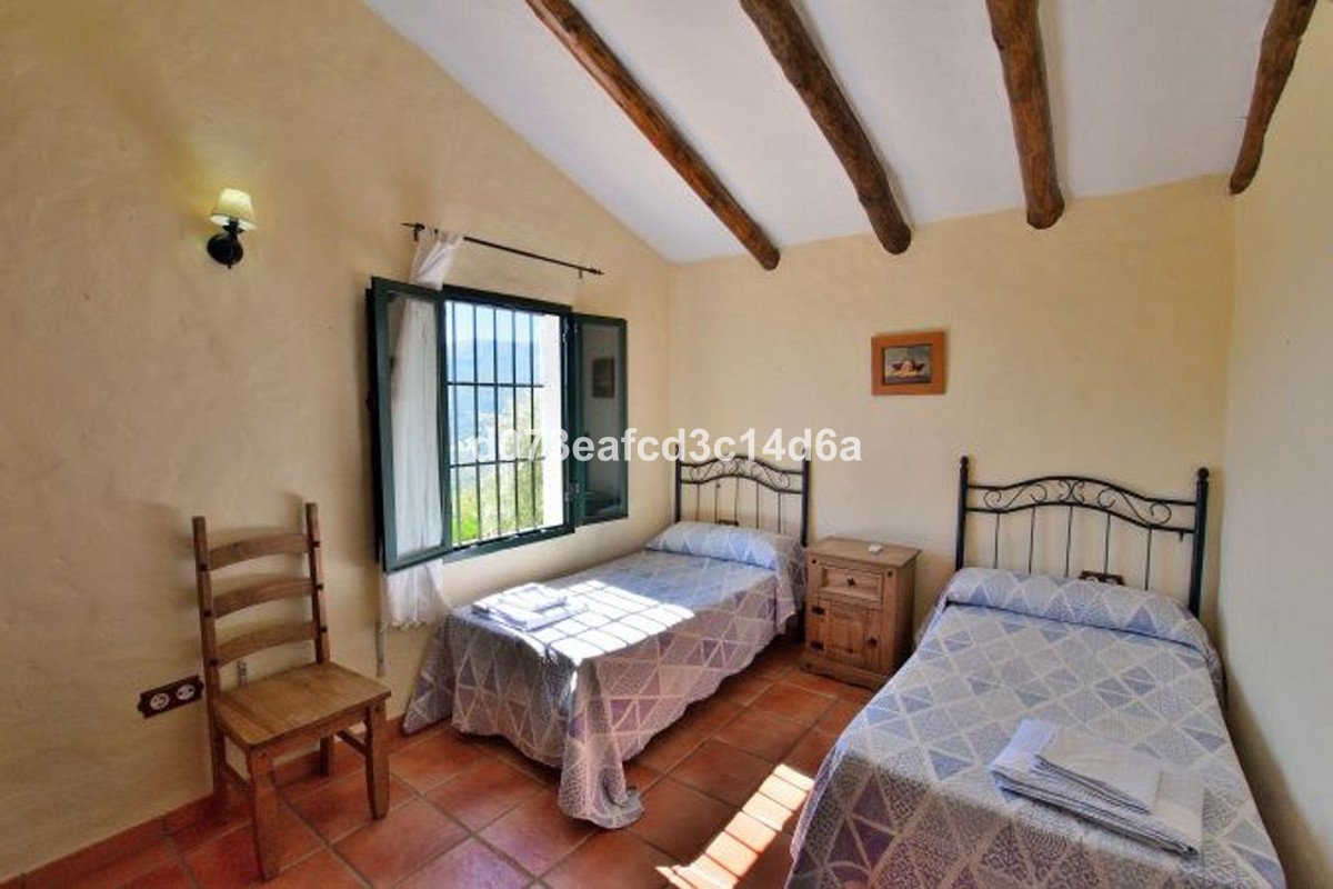 5 Bed Detached Villa in Zahara de la Sierra