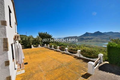 5 Bed Detached Villa in Zahara de la Sierra