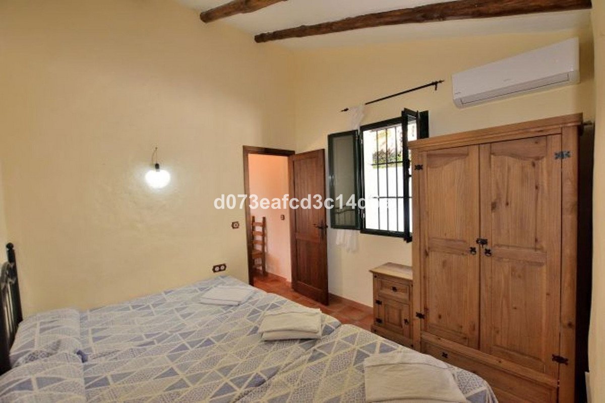 5 Bed Detached Villa in Zahara de la Sierra