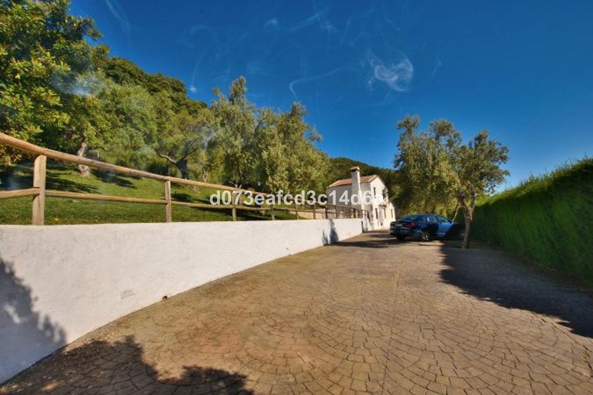 5 Bed Detached Villa in Zahara de la Sierra