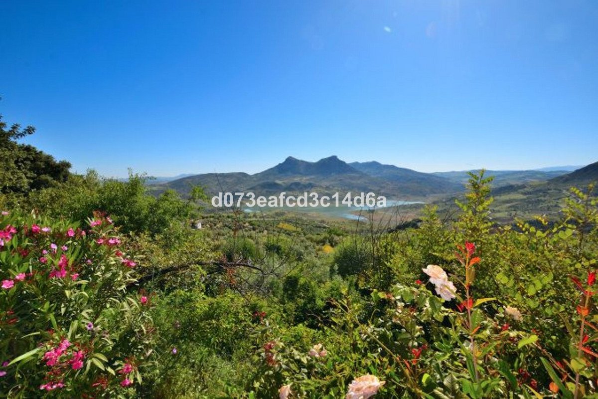 5 Bed Detached Villa in Zahara de la Sierra