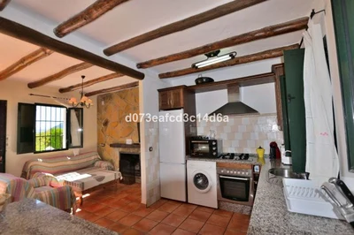 5 Bed Detached Villa in Zahara de la Sierra