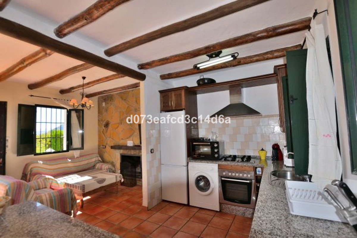 5 Bed Detached Villa in Zahara de la Sierra