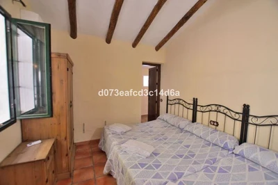 5 Bed Detached Villa in Zahara de la Sierra