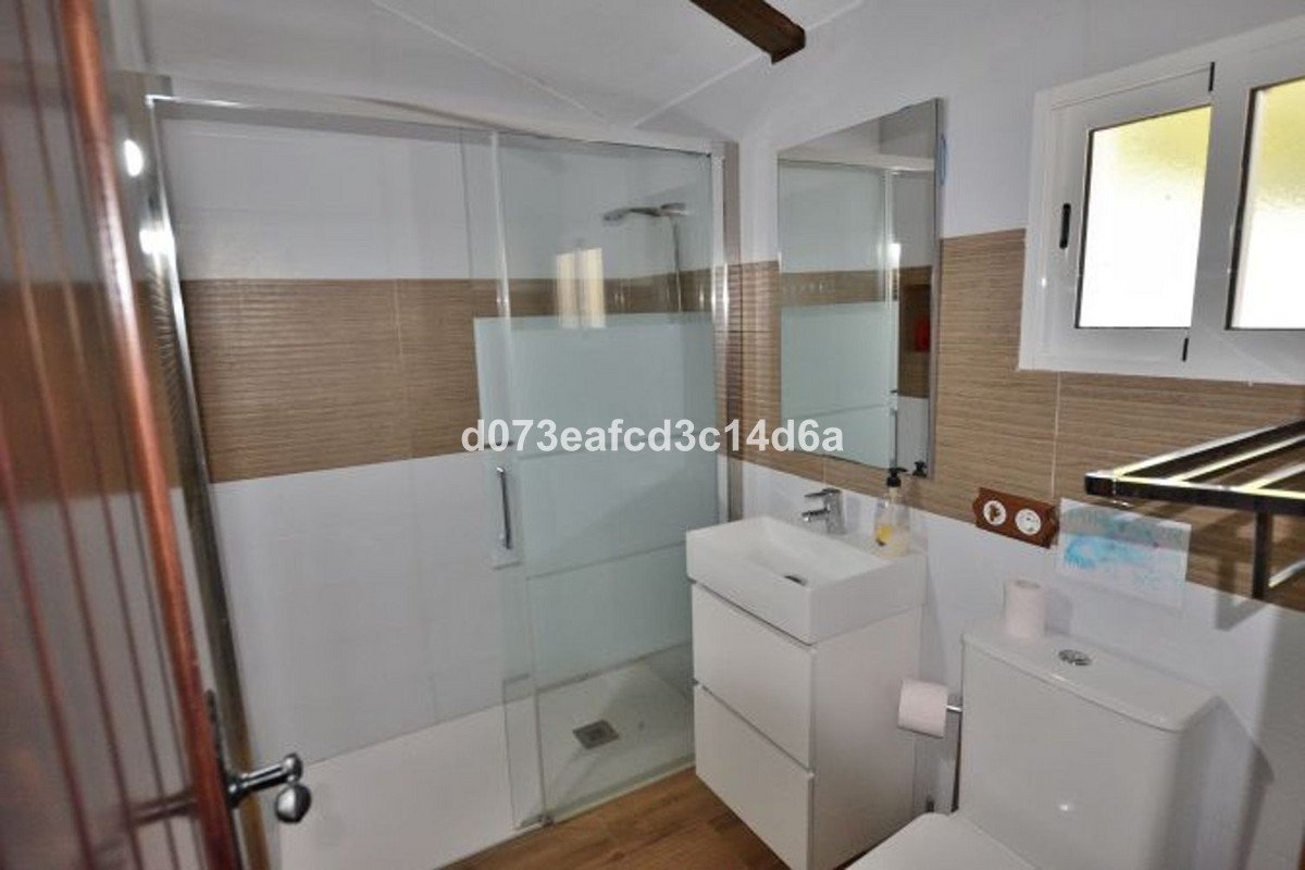 5 Bed Detached Villa in Zahara de la Sierra