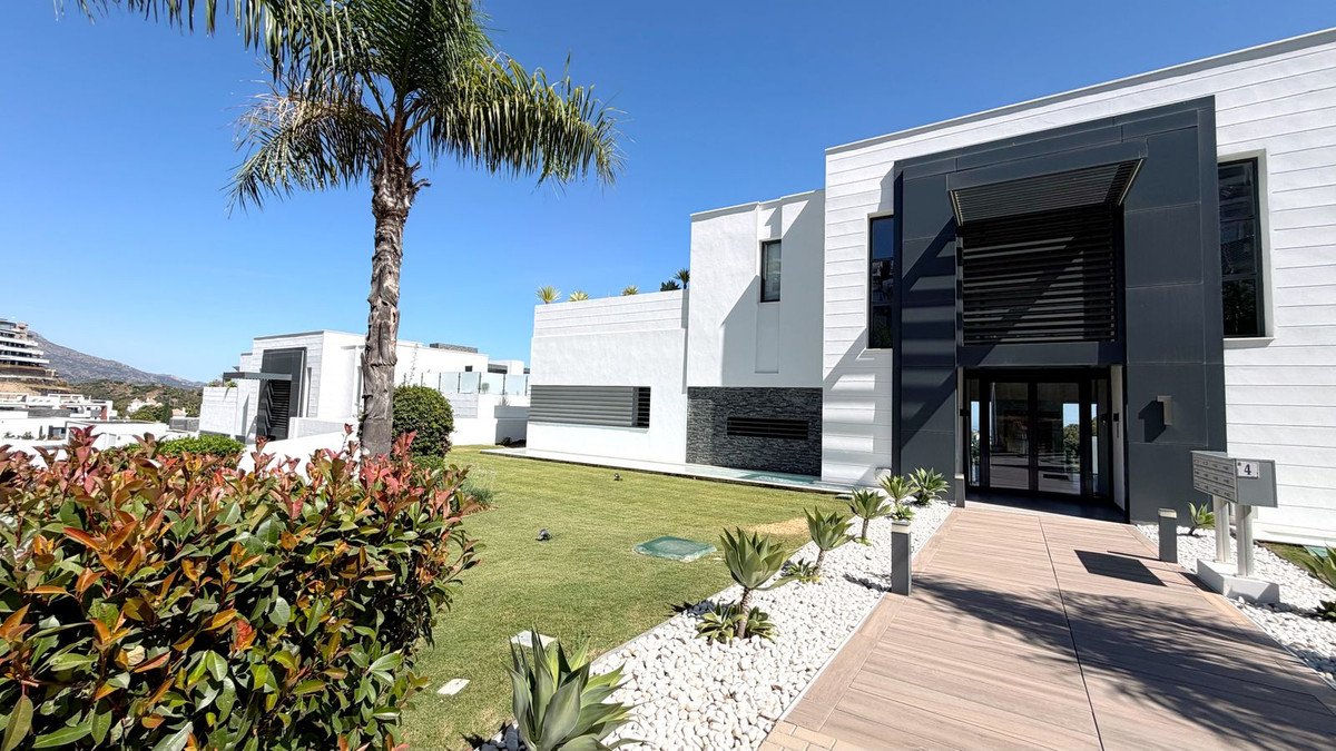 2 Bed Middle Floor Apartment in La Quinta