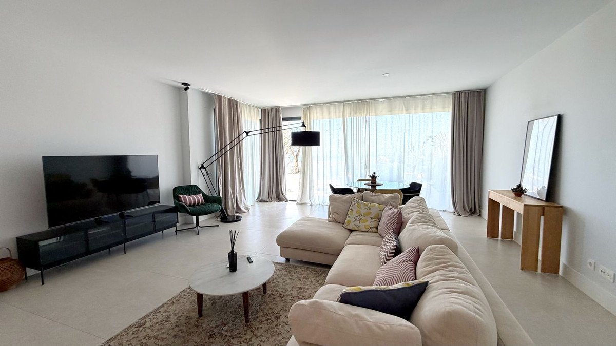 2 Bed Middle Floor Apartment in La Quinta