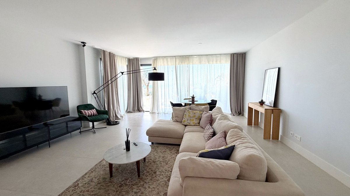 2 Bed Middle Floor Apartment in La Quinta