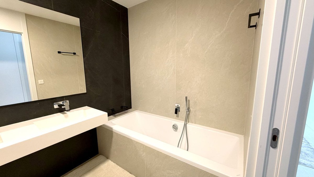 2 Bed Middle Floor Apartment in La Quinta