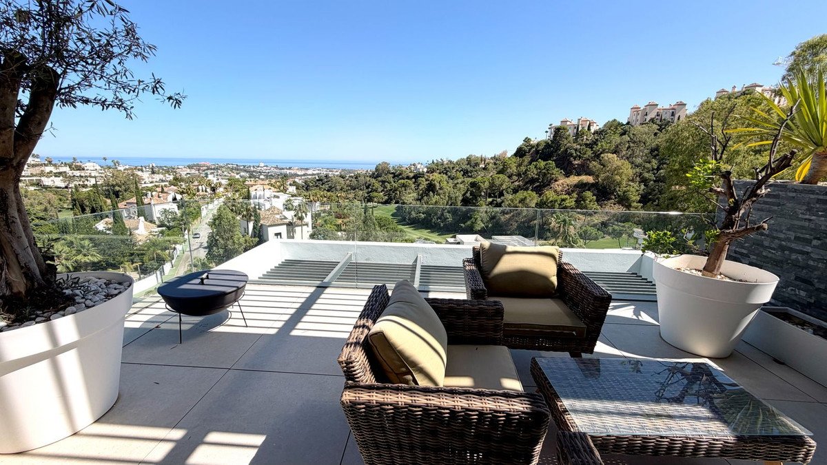 2 Bed Middle Floor Apartment in La Quinta
