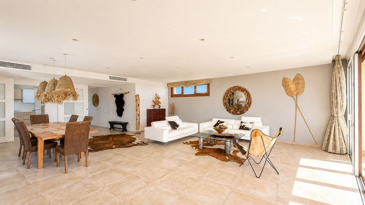 3 Bed Penthouse in Altos de los Monteros