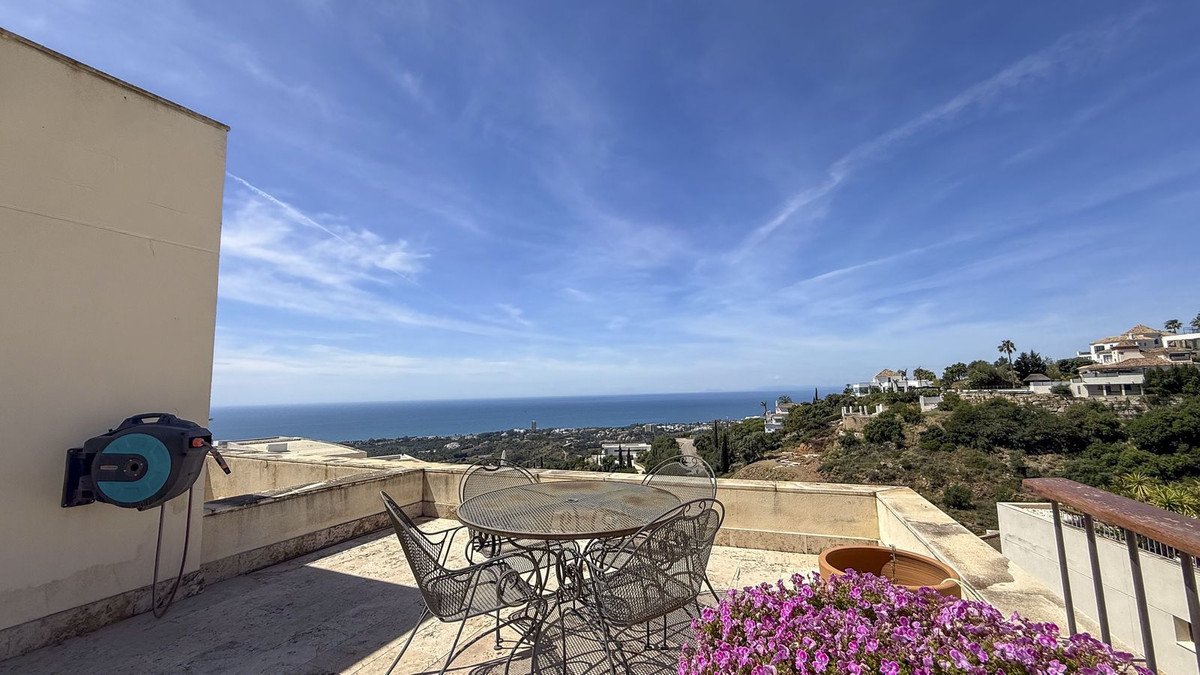 3 Bed Penthouse in Altos de los Monteros
