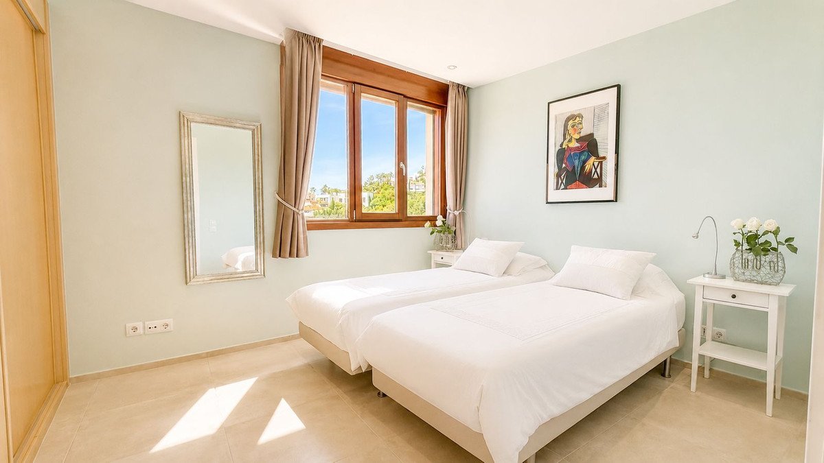 3 Bed Penthouse in Altos de los Monteros