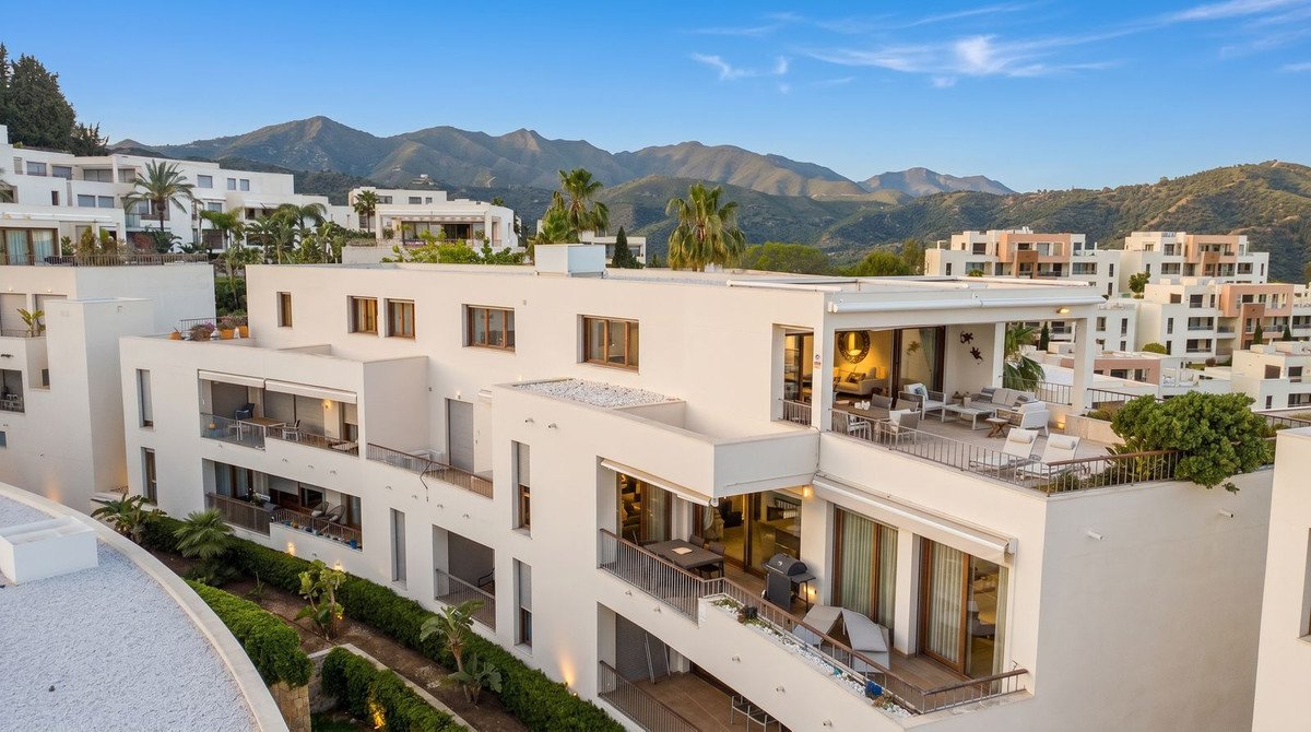 3 Bed Penthouse in Altos de los Monteros
