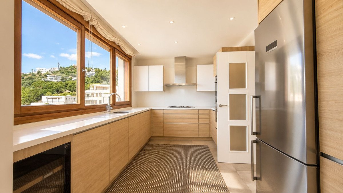 3 Bed Penthouse in Altos de los Monteros