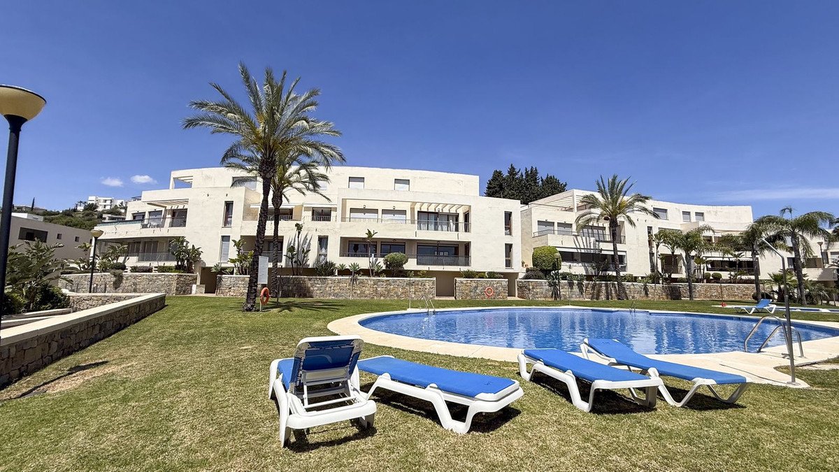 3 Bed Penthouse in Altos de los Monteros