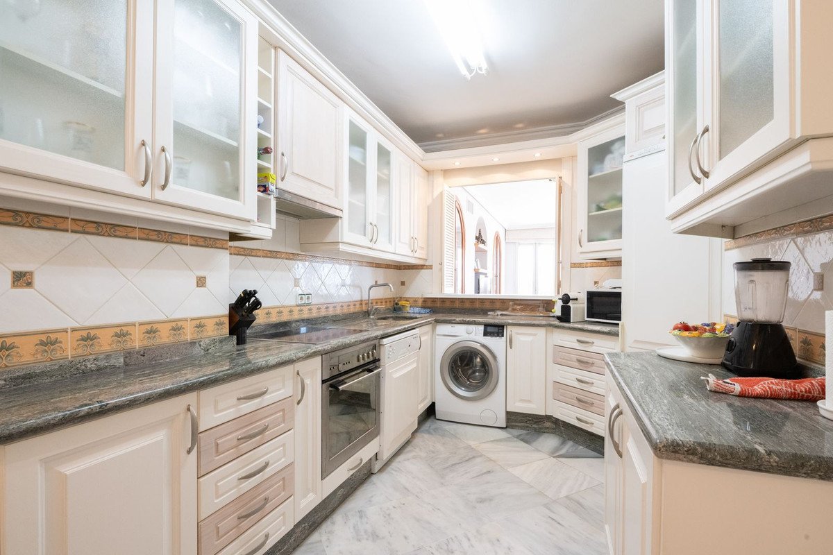 3 Bed Middle Floor Apartment in Marbella